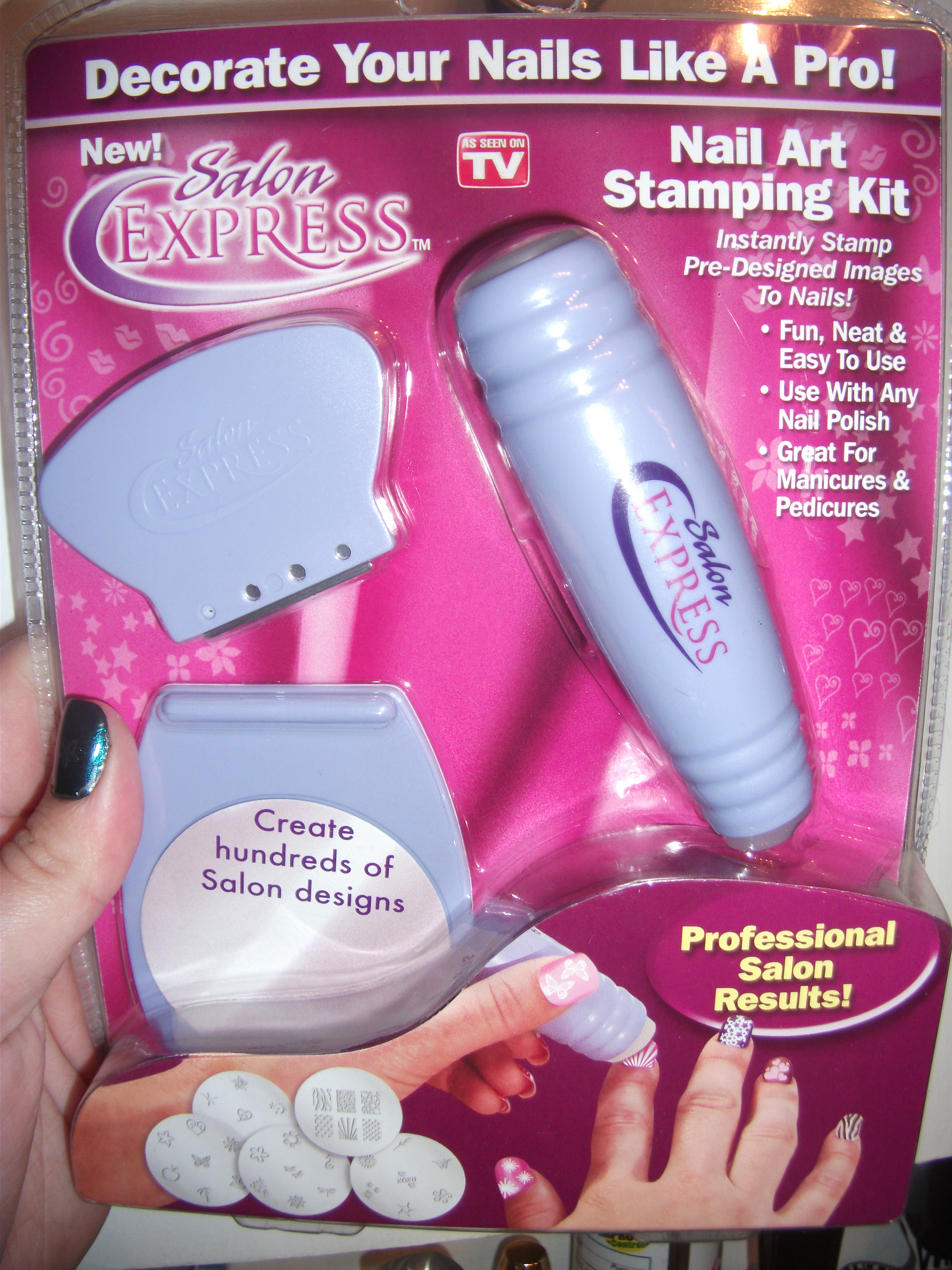 Here's what the Salon Express nail stamping kit looks like: